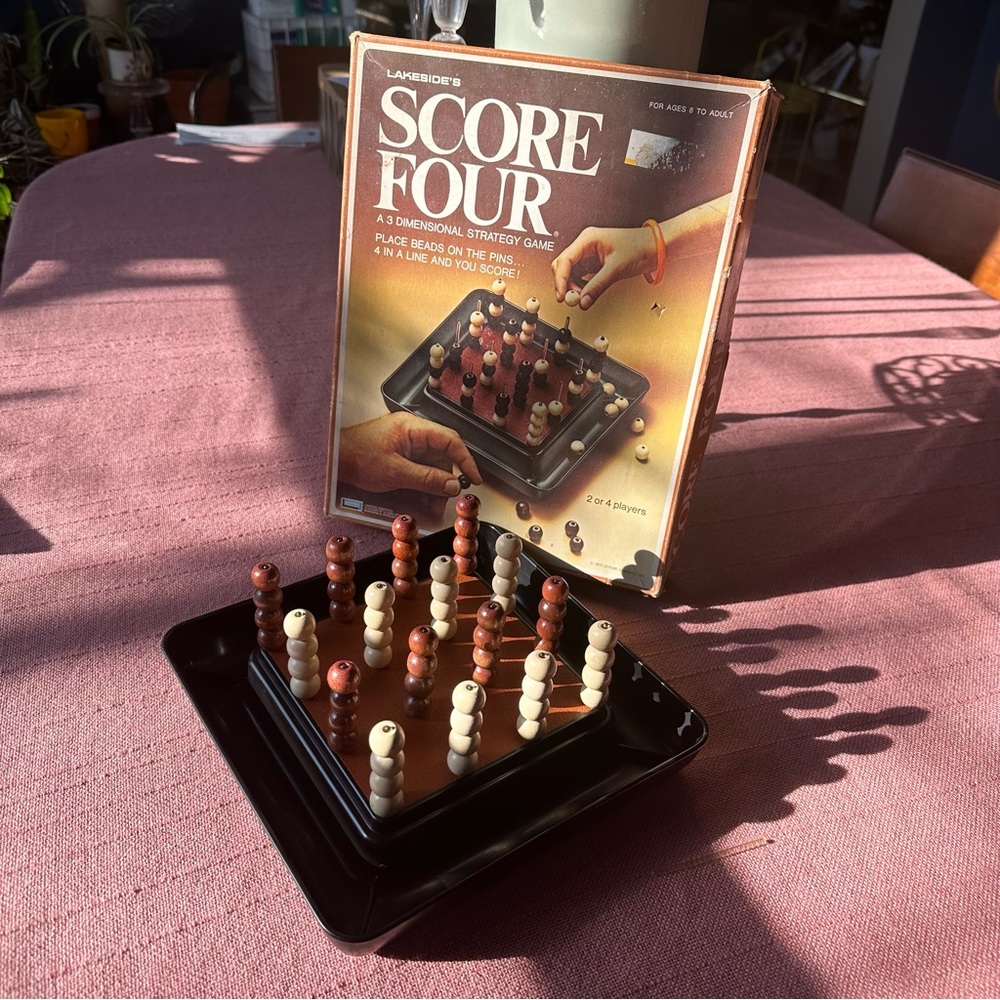 Vintage 1975 Score Four Strategy Board Game 2 to 4 Players - Complete Game